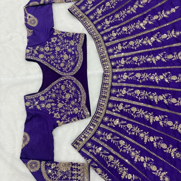 DESIGNER LEHENGA - Picture 13 of 14